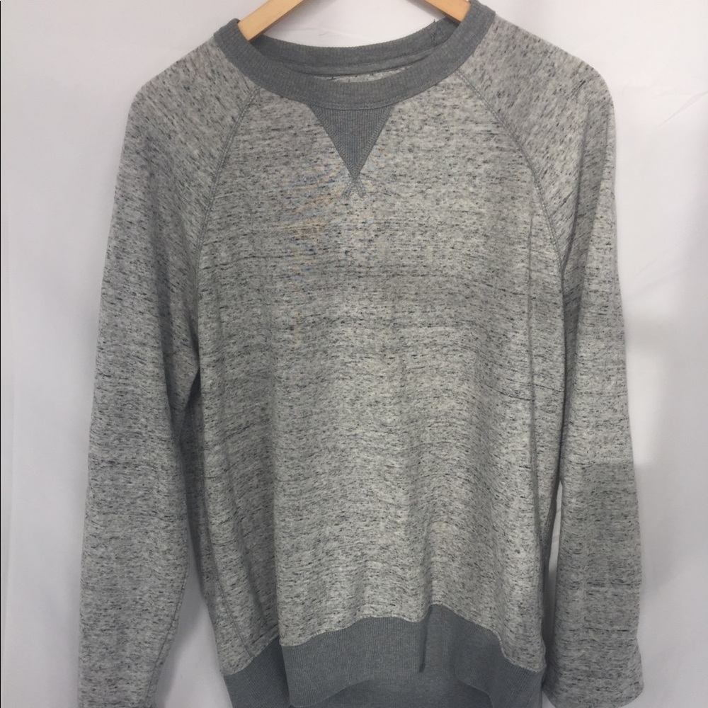 Men’s grey crew neck sweatshirt